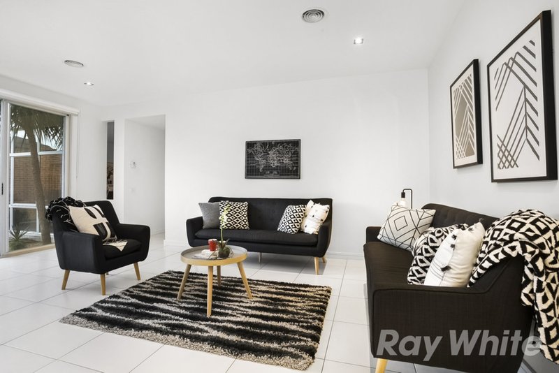 Photo - 20 Rathdowne Way, Mulgrave VIC 3170 - Image 4