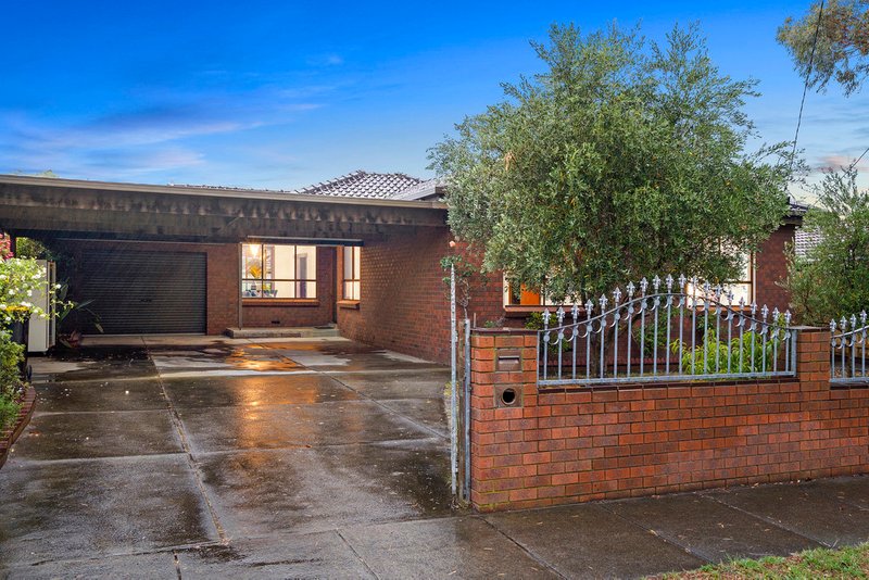 Photo - 20 Renowden Street, Cheltenham VIC 3192 - Image 2