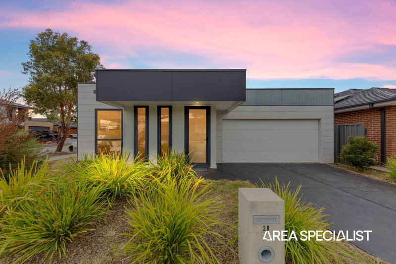 20 Revelstoke Crescent, Pakenham VIC 3810