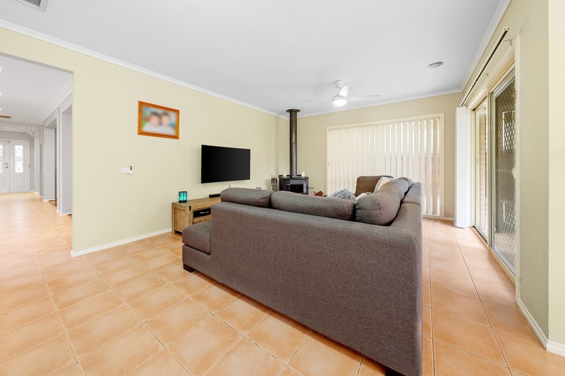 Photo - 20 Robina Road, Sydenham VIC 3037 - Image 11