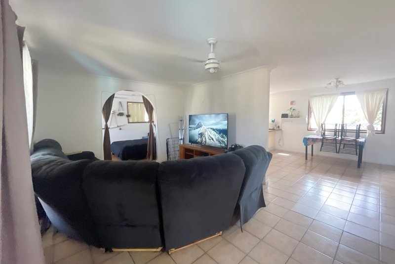 Photo - 20 Robinson Street, Taranganba QLD 4703 - Image 2