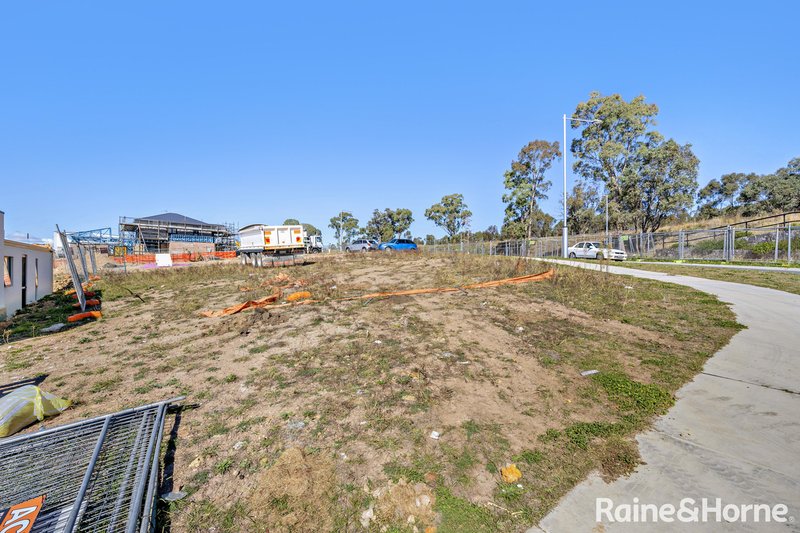 Photo - 20 Rosanove Crescent, Denman Prospect ACT 2611 - Image 5