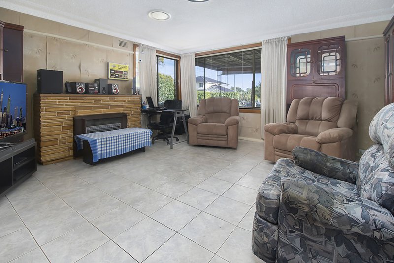 Photo - 20 Rowe Ave , Lurnea NSW 2170 - Image 3