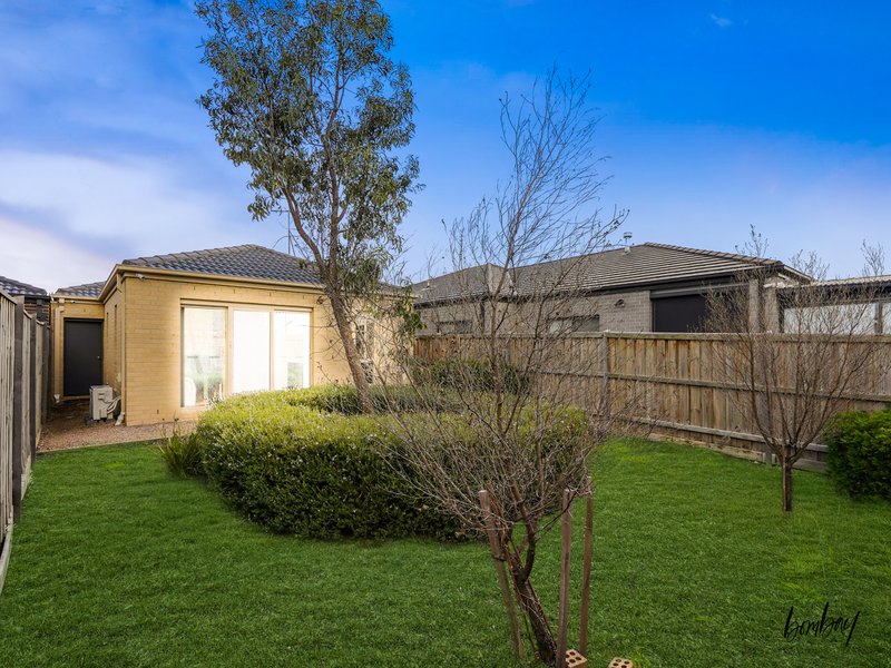 Photo - 20 Rowena Way, Mickleham VIC 3064 - Image 10