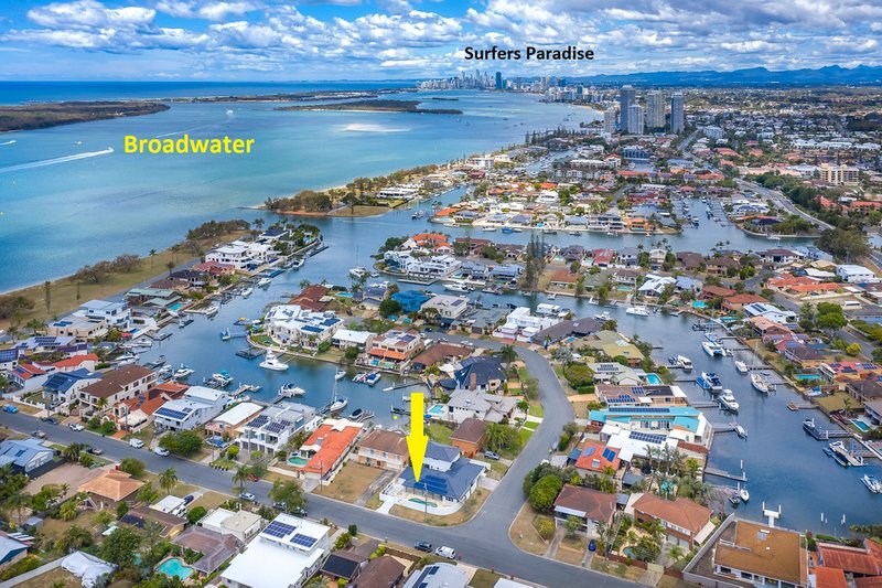 Photo - 20 Runaway Bay Avenue, Runaway Bay QLD 4216 - Image 3