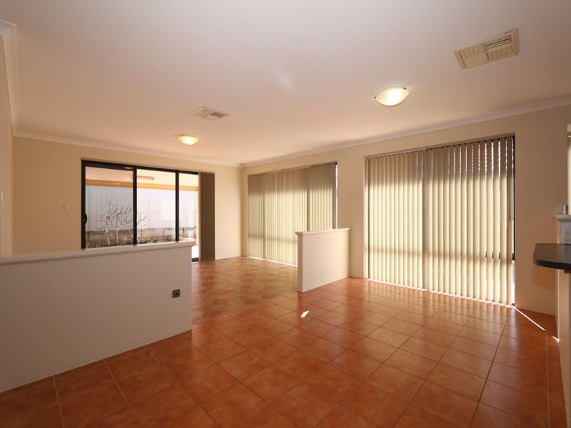 Photo - 20 Russelia Street, Canning Vale WA 6155 - Image 3