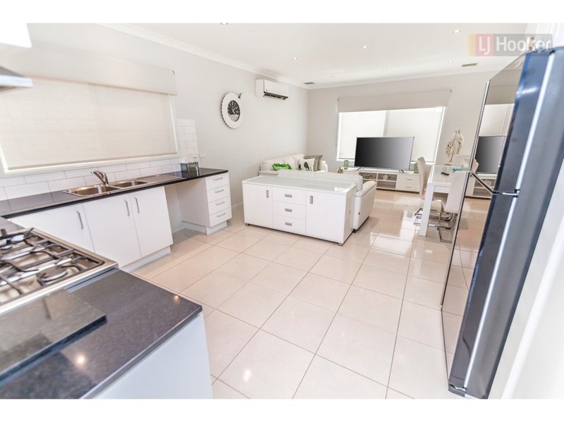 Photo - 20 Saint Road, Craigieburn VIC 3064 - Image 3