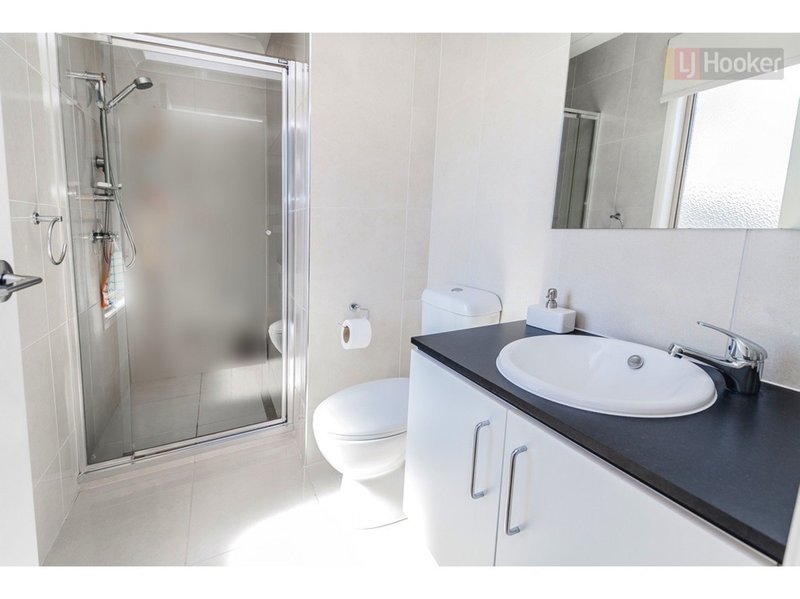 Photo - 20 Saint Road, Craigieburn VIC 3064 - Image 8