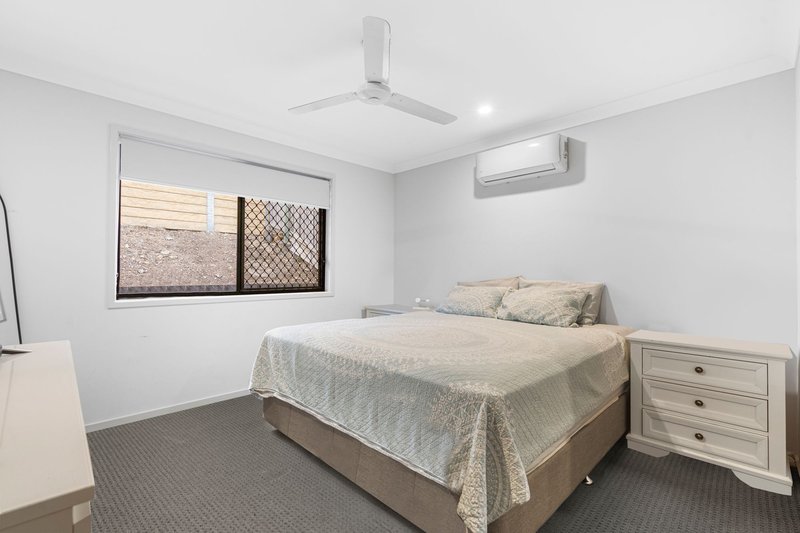 Photo - 20 Samford Drive, Holmview QLD 4207 - Image 2