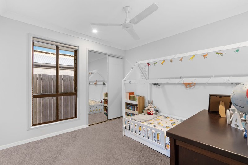 Photo - 20 Samford Drive, Holmview QLD 4207 - Image 6