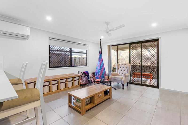 Photo - 20 Samford Drive, Holmview QLD 4207 - Image 10