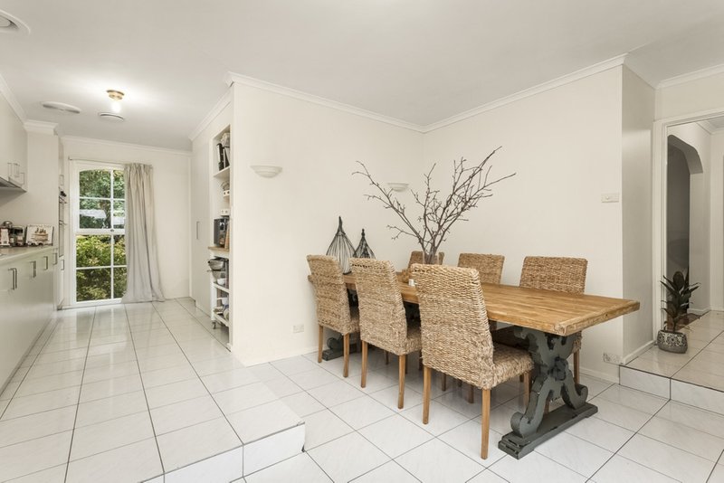 Photo - 20 Sandowen Avenue, Burwood East VIC 3151 - Image 3