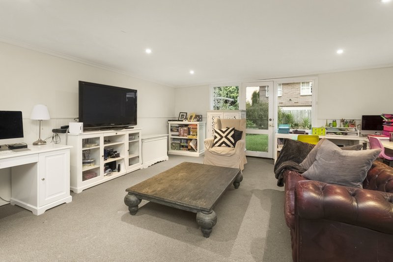 Photo - 20 Sandowen Avenue, Burwood East VIC 3151 - Image 5