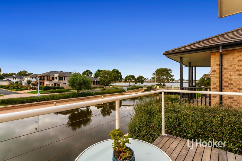 Photo - 20 Sandy Point Road, Sanctuary Lakes VIC 3030 - Image 17