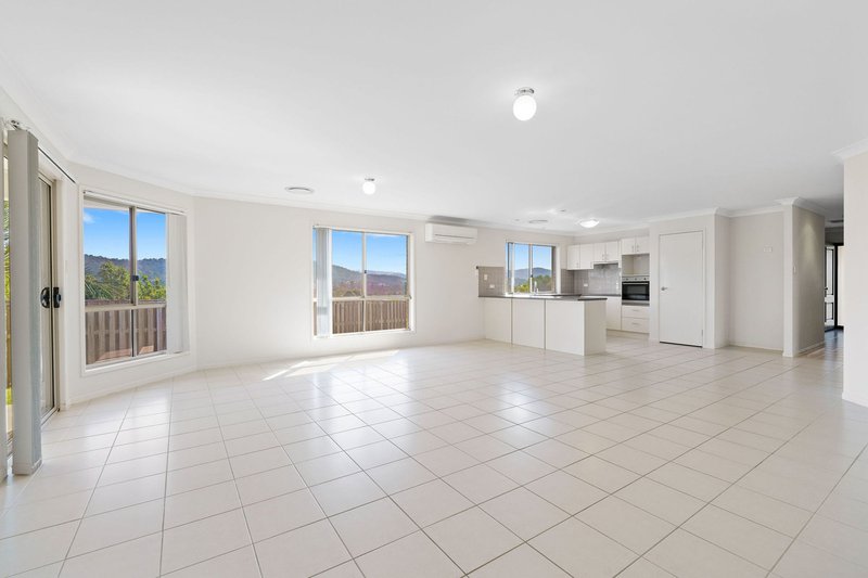 Photo - 20 Sangster Crescent, Pacific Pines QLD 4211 - Image 3