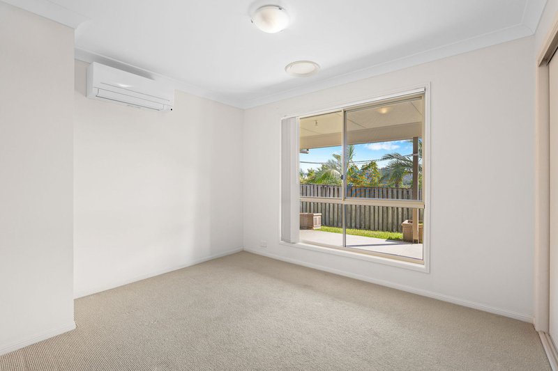 Photo - 20 Sangster Crescent, Pacific Pines QLD 4211 - Image 5