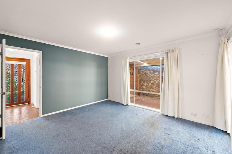 Photo - 20 Saxby Close, Amaroo ACT 2914 - Image 2