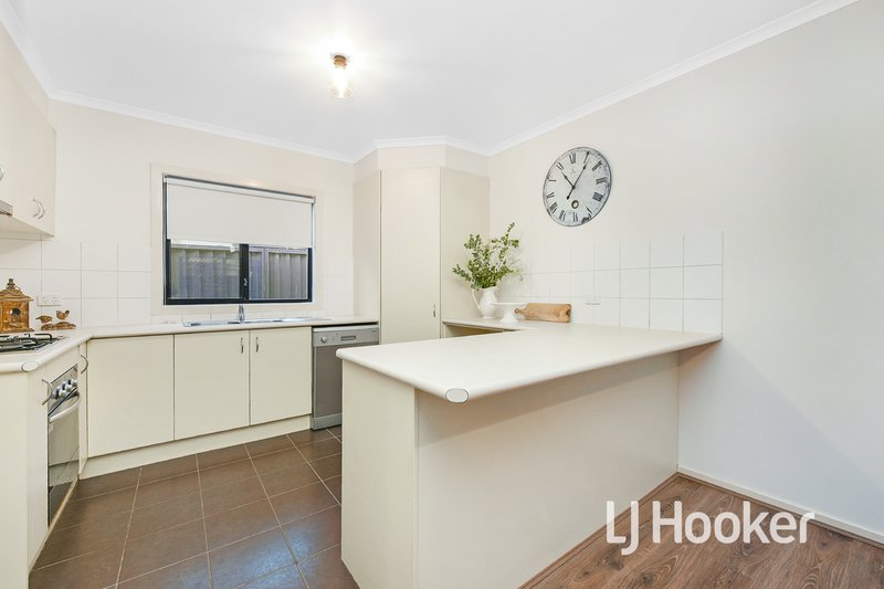 Photo - 20 Scarlet Crescent, Pakenham VIC 3810 - Image 2