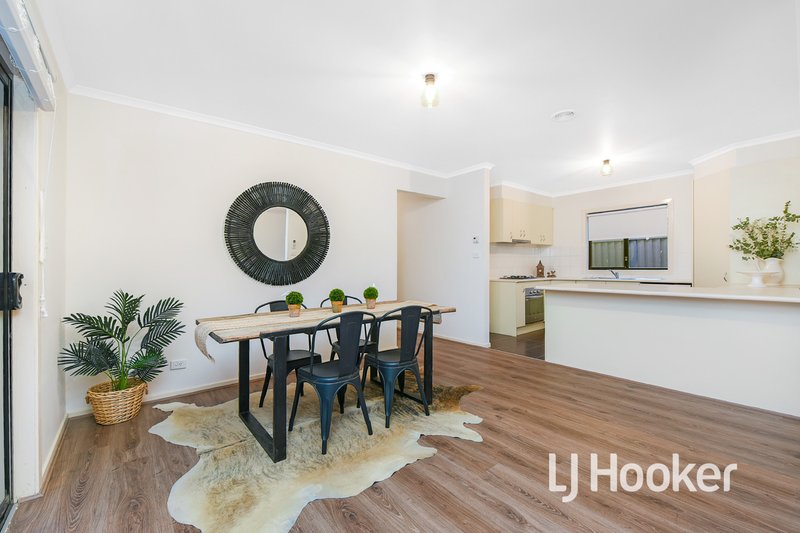 Photo - 20 Scarlet Crescent, Pakenham VIC 3810 - Image 4