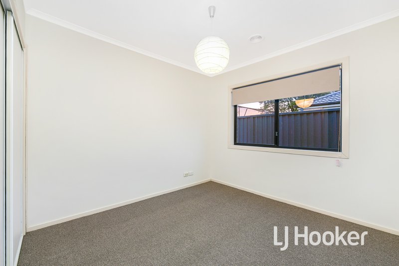 Photo - 20 Scarlet Crescent, Pakenham VIC 3810 - Image 14