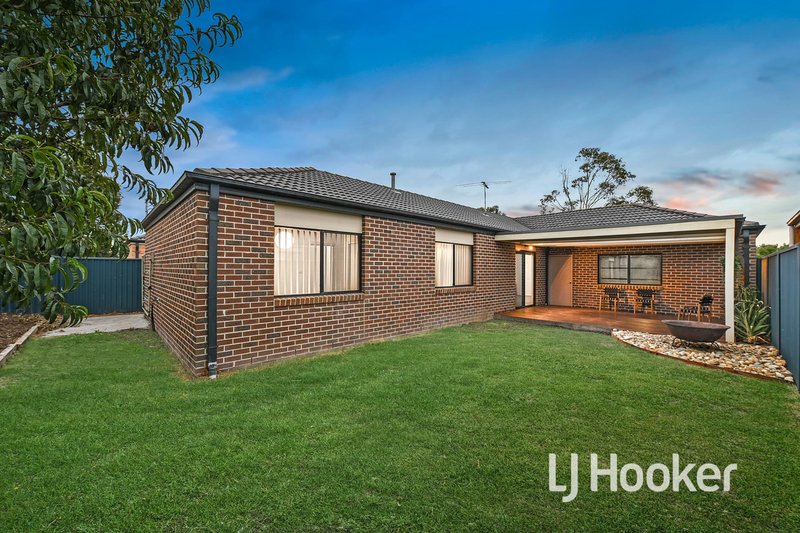 Photo - 20 Scarlet Crescent, Pakenham VIC 3810 - Image 16