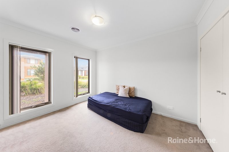 Photo - 20 Selleck Drive, Point Cook VIC 3030 - Image 5