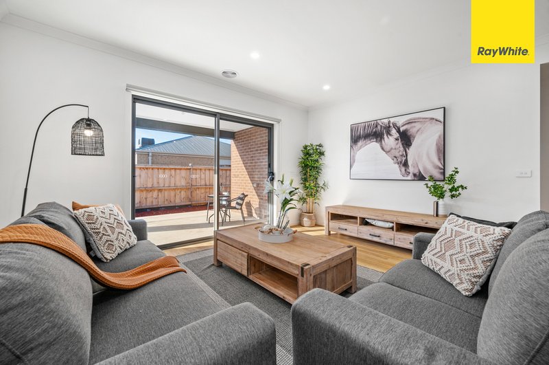 Photo - 20 Shadow Street, Deanside VIC 3336 - Image 9