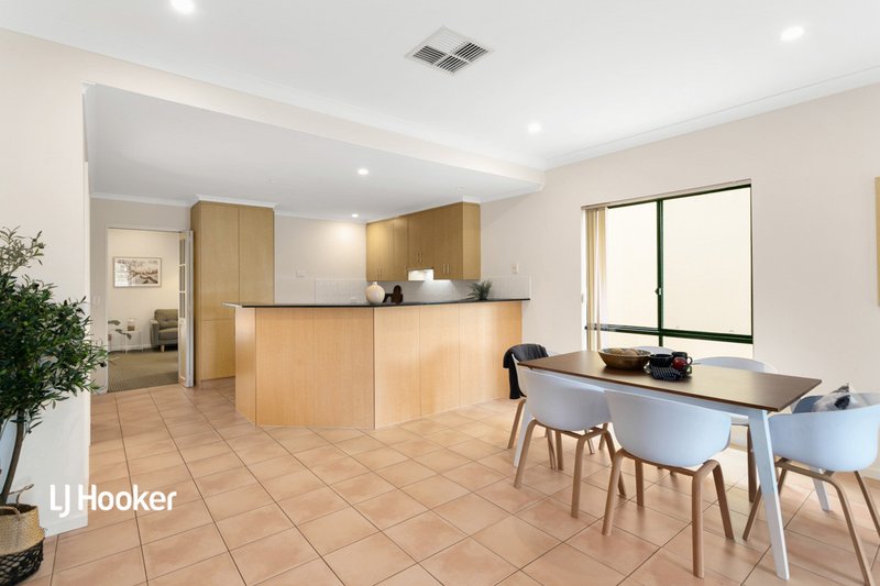 Photo - 20 Shearwater Drive, Mawson Lakes SA 5095 - Image 4