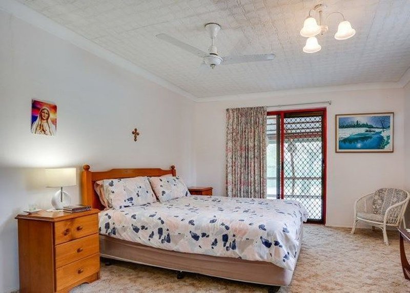 Photo - 20 Shirley Street, Redbank Plains QLD 4301 - Image 7