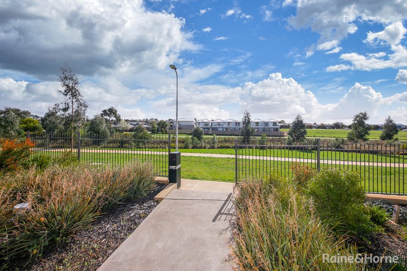 Photo - 20 Short Walk, Sunbury VIC 3429 - Image 2