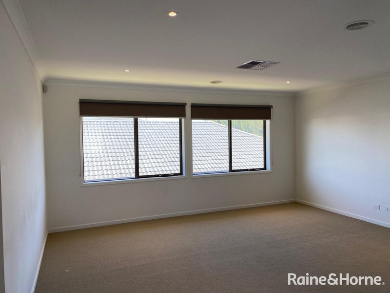 Photo - 20 Simonson Way, Williams Landing VIC 3027 - Image 11