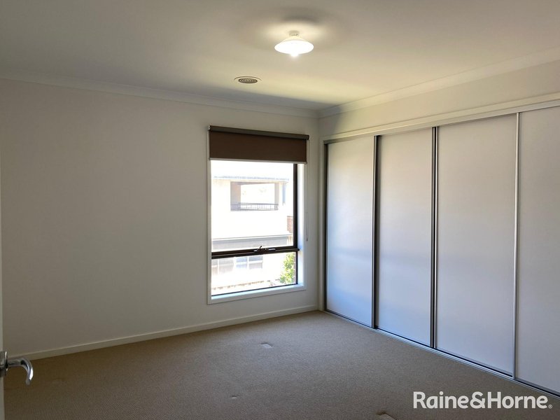 Photo - 20 Simonson Way, Williams Landing VIC 3027 - Image 14