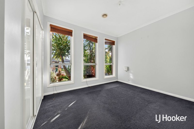Photo - 20 Sinclair Crescent, Tarneit VIC 3029 - Image 3