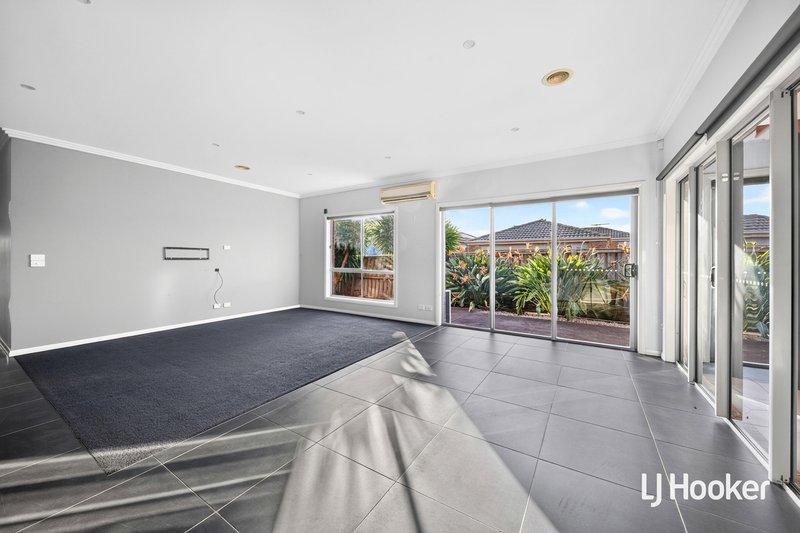 Photo - 20 Sinclair Crescent, Tarneit VIC 3029 - Image 6
