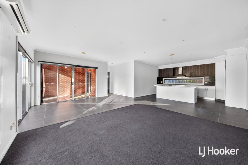 Photo - 20 Sinclair Crescent, Tarneit VIC 3029 - Image 7