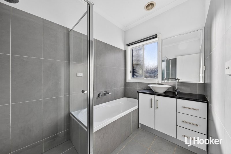 Photo - 20 Sinclair Crescent, Tarneit VIC 3029 - Image 10