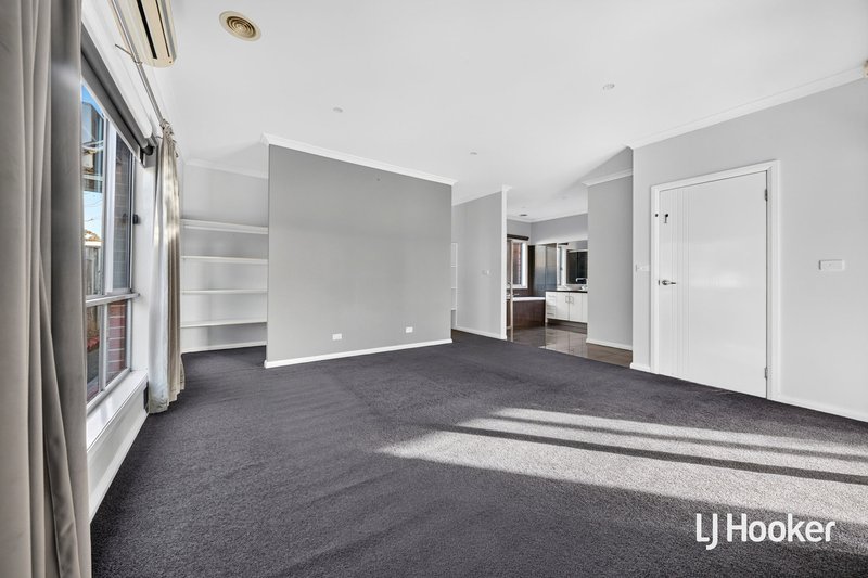 Photo - 20 Sinclair Crescent, Tarneit VIC 3029 - Image 12