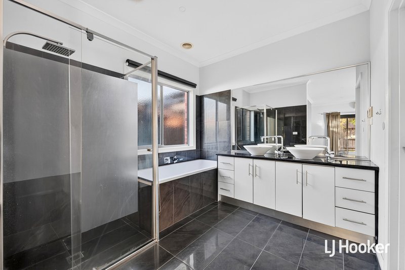 Photo - 20 Sinclair Crescent, Tarneit VIC 3029 - Image 14