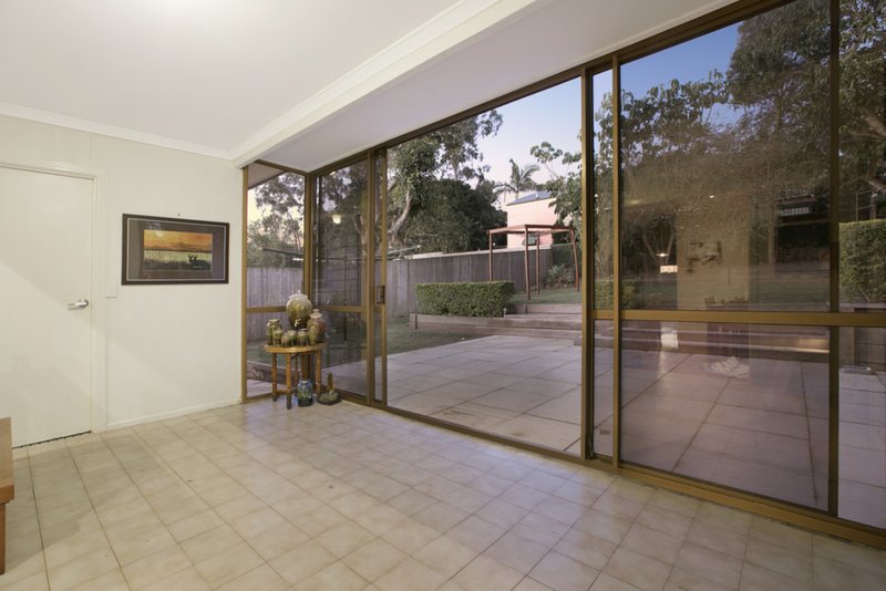 Photo - 20 Smith Street, Holland Park QLD 4121 - Image 5