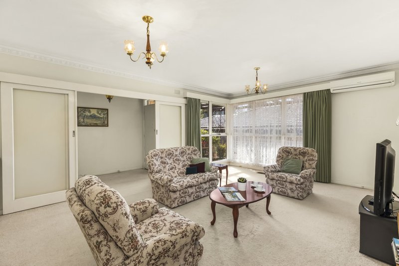 Photo - 20 Southdown Avenue, Glen Waverley VIC 3150 - Image 3