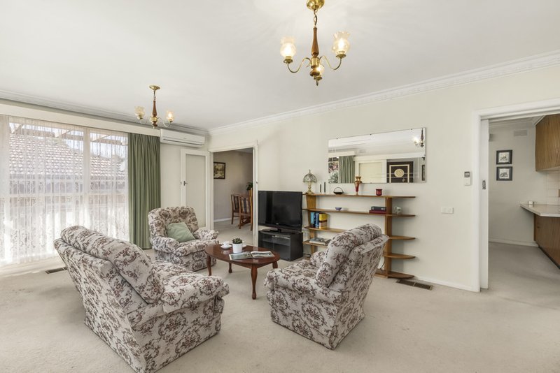 Photo - 20 Southdown Avenue, Glen Waverley VIC 3150 - Image 4