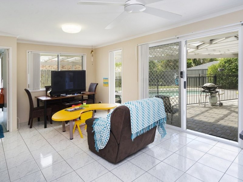 Photo - 20 Spikes Court, Arundel QLD 4214 - Image 12