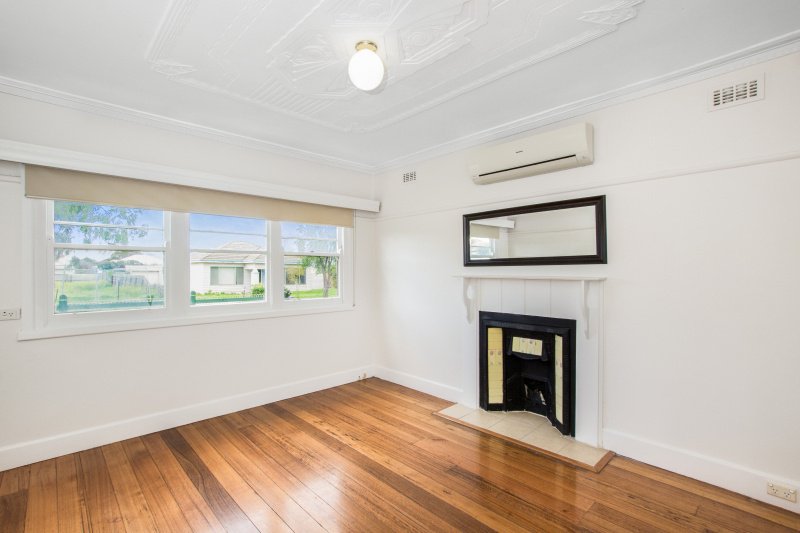 Photo - 20 Sredna Street, West Footscray VIC 3012 - Image 2