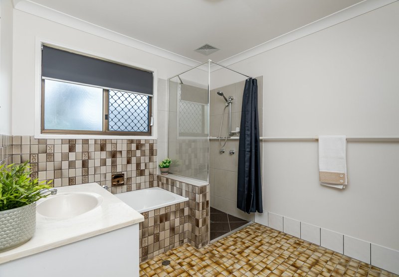 Photo - 20 St Johns Way, Boronia Heights QLD 4124 - Image 9