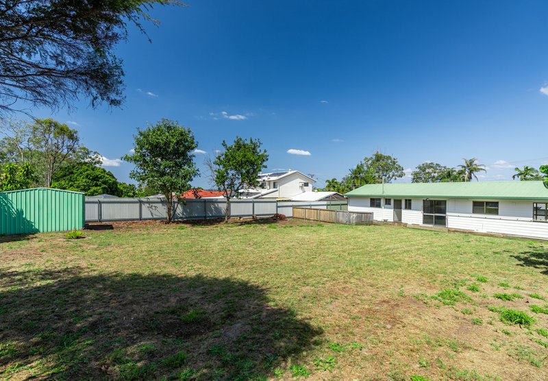 Photo - 20 St Johns Way, Boronia Heights QLD 4124 - Image 16