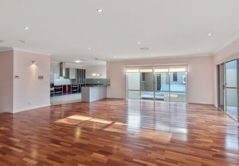 Photo - 20 Staveley Close, Sinnamon Park QLD 4073 - Image 3