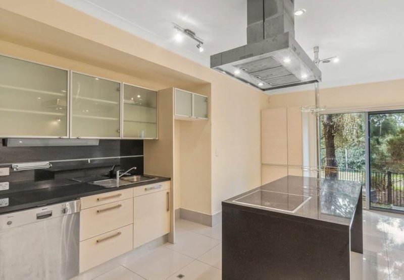 Photo - 20 Staveley Close, Sinnamon Park QLD 4073 - Image 5