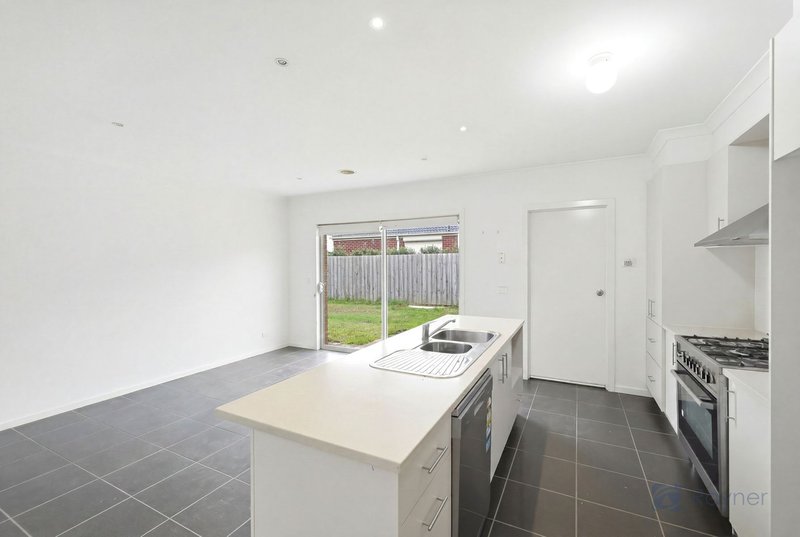 Photo - 20 Stockwell Street, Melton South VIC 3338 - Image 3