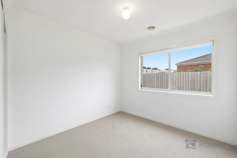 Photo - 20 Stockwell Street, Melton South VIC 3338 - Image 9