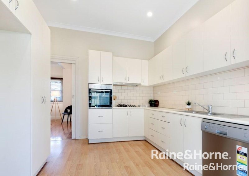 Photo - 20 Summerhill Road, Maidstone VIC 3012 - Image 2